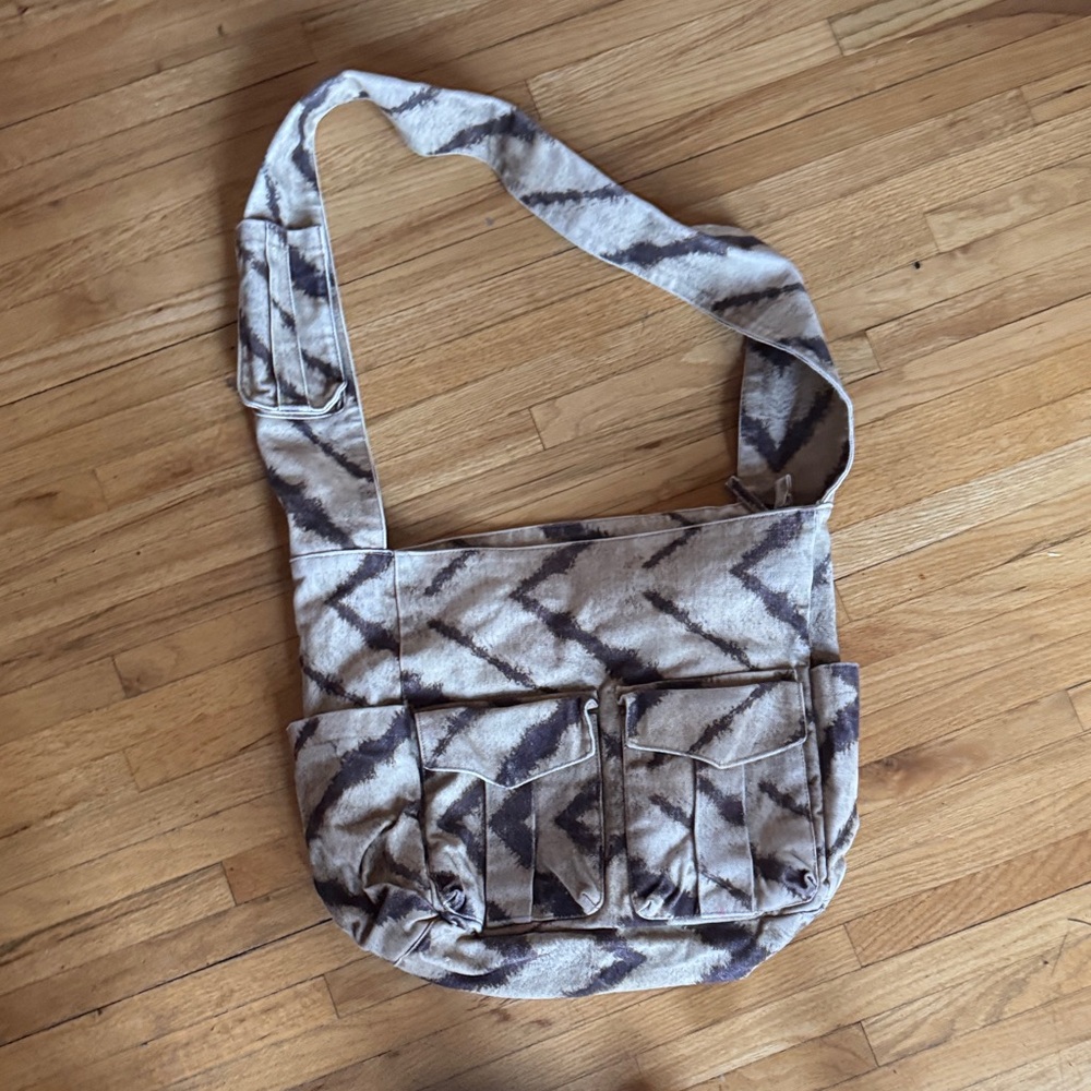 Free People Abstract Pattern Shoulder Bag in Gray and Black